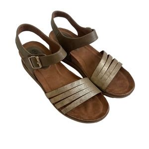 Elegant Brown and Gold Wedges